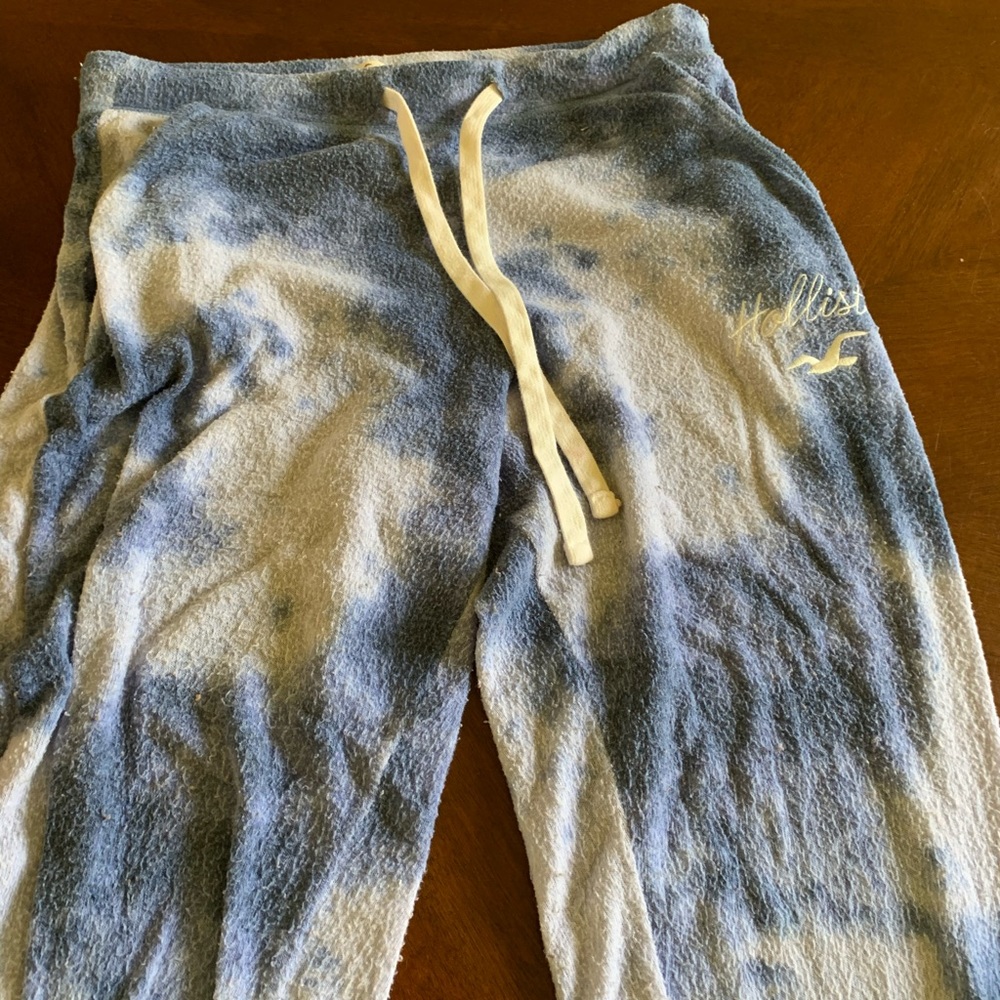 blue and white hollister sweats